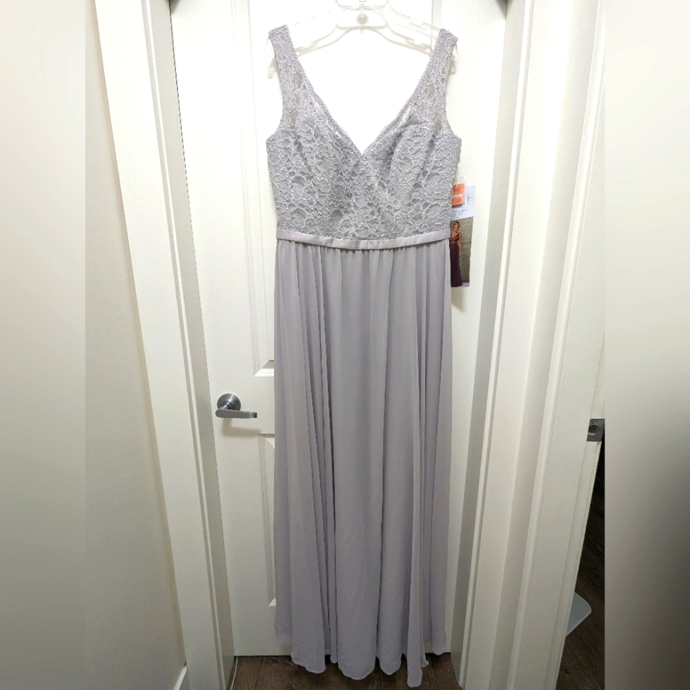 New MORI LEE Style 714 Silver Grey Color Lace Chiffon Evening Dress - Us size 20